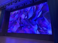El panel de reproducción de vídeo a todo color interior de la pantalla LED de la instalación fija