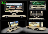La pantalla LED móvil del camión P6 llevó el vehículo publicitario llevado móvil de publicidad del remolque digital móvil de la muestra