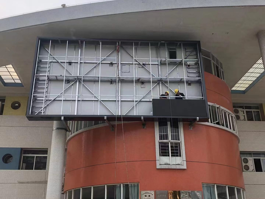 La cartelera de publicidad comercial al aire libre exhibe la instalación fija grande p10 de 960X960M M llevó el ahorro de energía de la pantalla