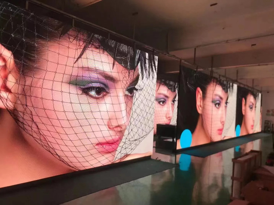 Instalación de pantalla LED de color para publicidad sin mosaico en interiores Centro comercial P5