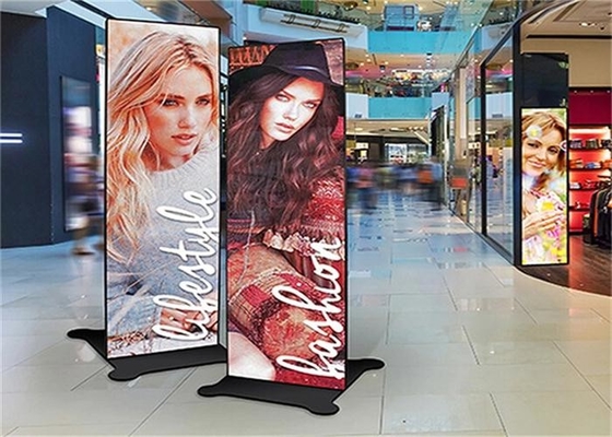 Panel de visualización de carteles de venta al por menor de LED de pie en el piso en color completo Chip Epistar P3