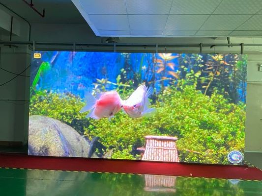 Pantalla LED a color para interiores con tipo de conducción 1 por 16 que garantiza una transmisión de señal estable y una representación de imagen fluida