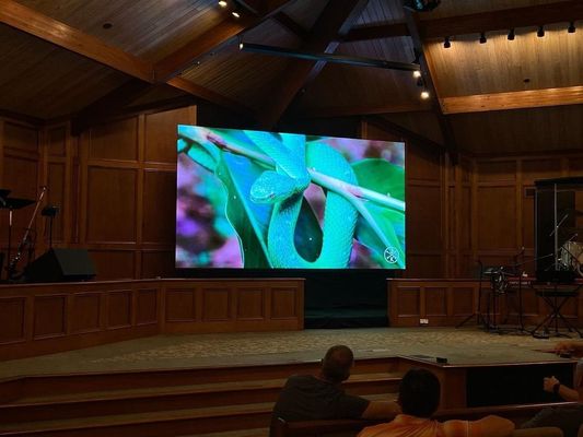 Pantalla LED a color para interiores con tipo de conducción 1 por 16 que garantiza una transmisión de señal estable y una representación de imagen fluida