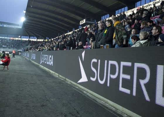 Anti-colisión Deportes Fútbol P10 IP65 320x160 LED Tableros publicitarios