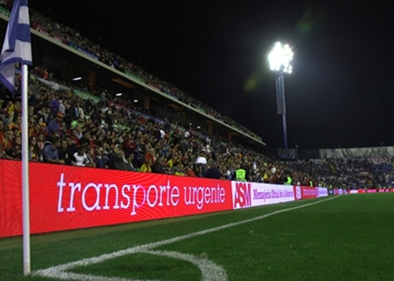 P10 Perímetro del estadio pantalla LED a todo color 3000Hz 1R1G1B 320x160mm