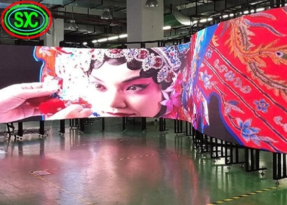 Pantalla para hacer publicidad, 5500-6500 liendres de la pantalla LED de la cortina de la forma curvada P3.91