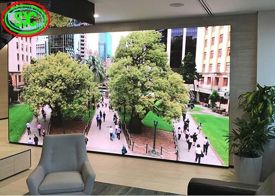ESCUPA la pantalla LED a todo color interior anti de la vibración 8K 4K TV P1.6 SMD1921
