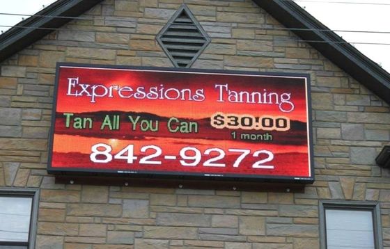 Pantalla LED a todo color para exteriores a prueba de agua Panel de video de camión de publicidad de cartelería móvil