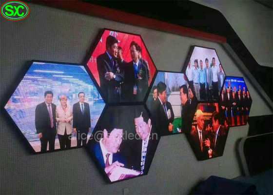 Pantalla video de la pantalla LED de la cortina de la forma P3.9 para hacer publicidad, de alta resolución