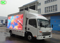 HD P4 que hace publicidad de prenda impermeable llevada soporte móvil de la cartelera de Digitaces de la exhibición del camión