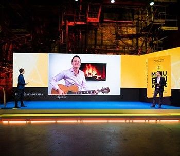 Buen precio Display de aluminio de fundición a presión de LED a todo color P4 Display de vídeo LED SMD2121 Garantia de tres años en línea
