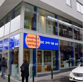 Publicidad exterior pantalla de aluminio de fundición a presión de LED 27777 puntos/m2 3 años de garantía