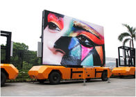 El camión video del vehículo HD montado llevó las multimedias de las pantallas que hacían publicidad de P5 P6 P8 P10