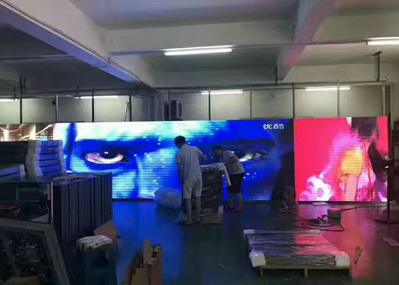 Buen precio Display LED de color completo en interiores con pantalla de alquiler de LED 2500 Nits en línea
