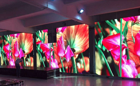 Buen precio Pantalla LED de alquiler P5 de interior Con alta resolución Densidad de píxeles 43222 640 mm x 640 mm Tabla de visualización LED a todo color en línea