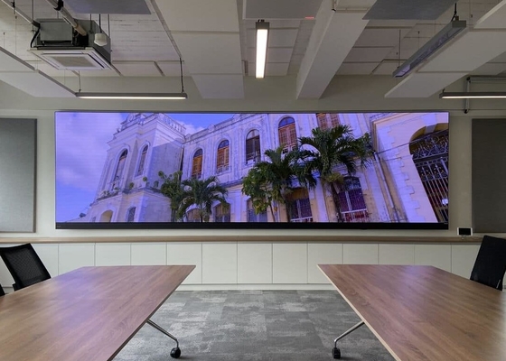 Publicidad Full Color LED Display suave curvado Modulo RGB/Indoor P3.91 China Flexible