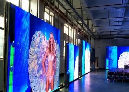 Densidad de píxeles 3906 puntos por metro cuadrado Publicidad a todo color LED de fundición a presión Pantalla de aluminio cartelera Funda impermeable de acero