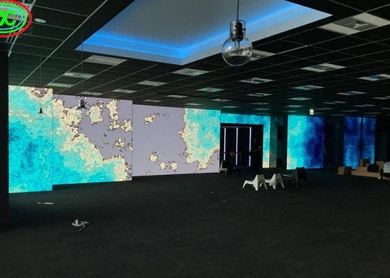 Pintura de LED ultra clara para interiores P1.667 Placa de anuncios LED 3840HZ Tasa de actualización SMD 1010 DC 5V