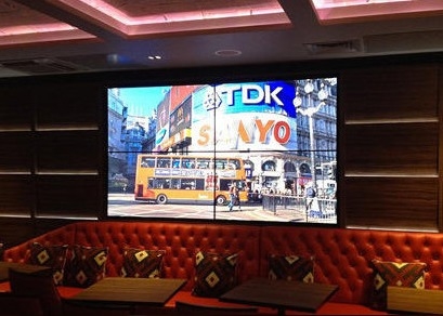 Alquiler de pantalla de aluminio fundido/instalación fija Publicidad de video en interiores P2.5mm Panel de pantalla LED 1/16 Escaneo 3 años de garantía