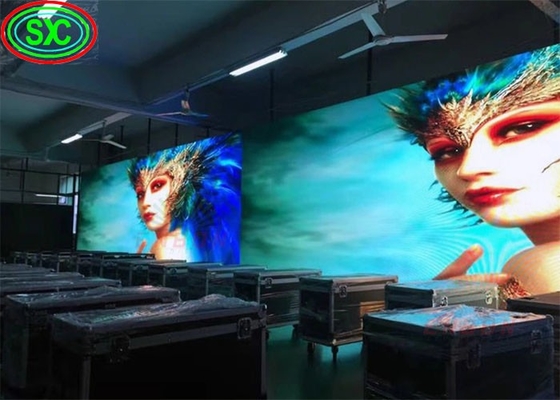 Revestimiento de aluminio fundido fácil de instalar Resolución del módulo SMD P4 Indoor HD Display LED a todo color