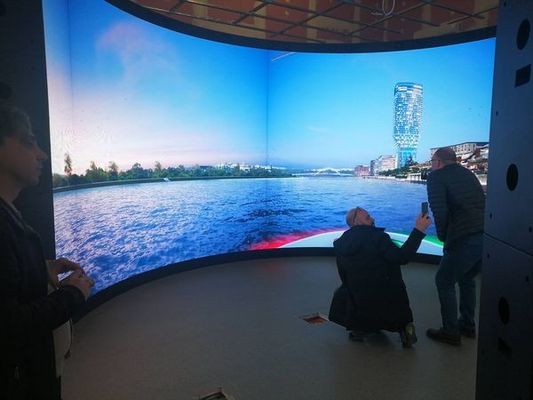 P2.5 HD Pantalla LED de publicidad con vivienda impermeable Luces LED 3 años de garantía