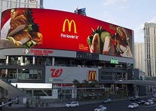 Pantalla de letrero publicitario LED comercial P10 a prueba de agua para exteriores