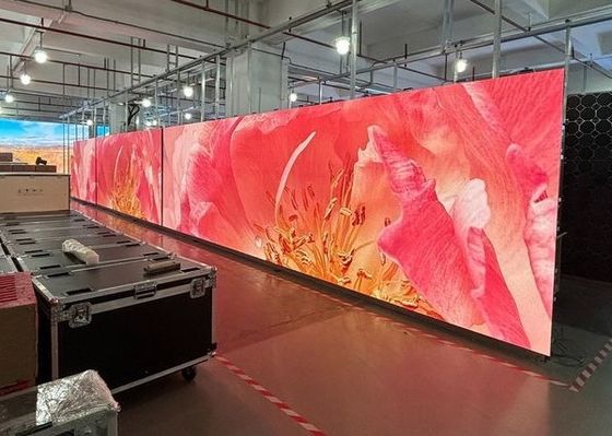 Buen precio Pantalla LED RGB de aluminio fundido a presión ultratransparente 1/4 de escaneo para estadio COB a todo color, pantalla exterior impermeable de un solo y doble color en línea