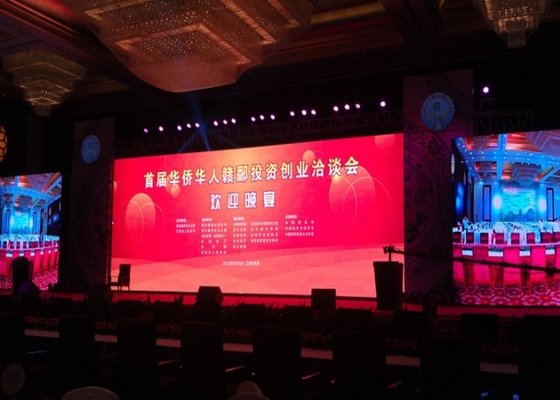 Alquiler de pantallas de conferencias interiores de pequeño tamaño Publicidad de pantalla LED P2.5 HD Aluminio Alquiler de pantalla ligera