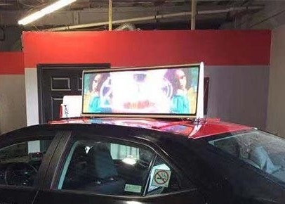 Publicidad de taxi P3 LED personalizable en la pantalla superior Pequeño, desmontable y fácil de instalar