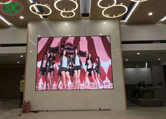 Buen precio P2 RGB Indoor LED Display SMD 1/32 Scan Alto brillo adecuado para el centro comercial de alquiler en línea