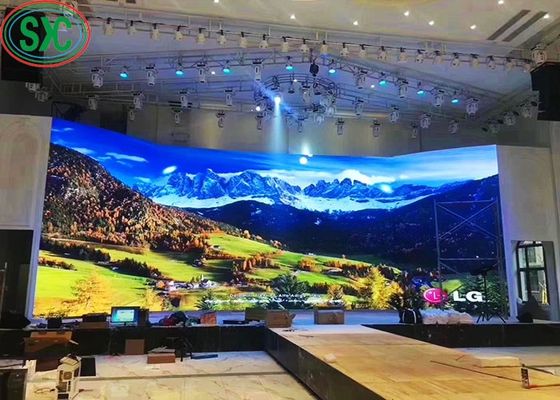 Buen precio P5 Estándar 640mmx640mm Display LED colgante de color completo en interiores en el gabinete de aluminio fundido en línea