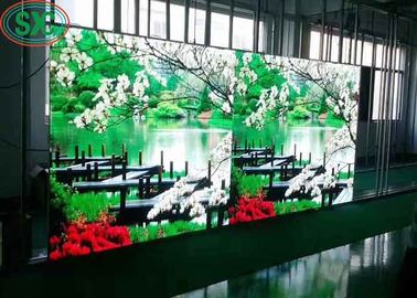 Pantalla LED SMD P5 interior fijada en un gabinete de acero con una densidad de 40.000 puntos/m2