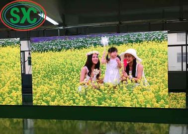 Pantalla LED SMD P5 interior fijada en un gabinete de acero con una densidad de 40.000 puntos/m2