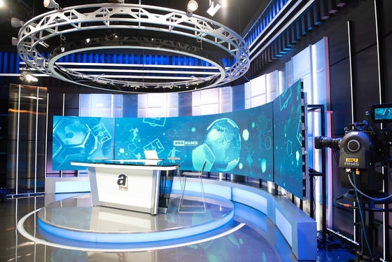P3 Panel de visualización de video LED interior con 2500 nits de brillo y diseño de conexión de enchufe de aire