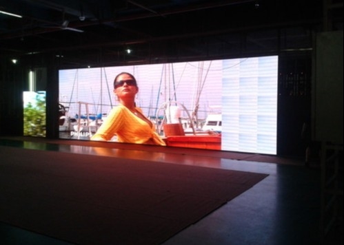 Pantalla de alquiler personalizable RGB de color completo 640mm * 640mm P4 Indoor y Outdoor LED Display 1/16 Escaneo