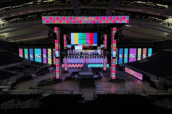Pantalla de aluminio de fundición a presión Instalación fija / alquiler Sala de conferencias personalizable Ultra HD P2.5 Pantalla LED de color completo en interiores