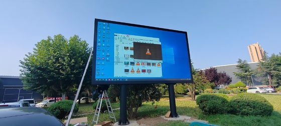 Pantalla LED de 10 mm de anchura de píxeles de alto brillo para publicidad al aire libre en la carretera
