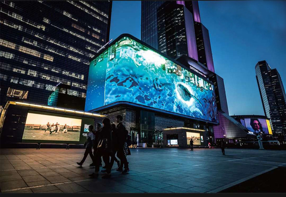 Display LED de alta resolución p10 exterior a todo color con un rendimiento estable para la señal de transmisión de televisión 10 mm Pitch de píxeles 7000 cd/m2 Brillo 16.7 millones de colores IP65/IP54 Protección 800W/m2 Potencia máxima