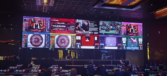 Display LED RGB de alto brillo con vida útil de 100000 horas y pantalla P4 duradera.81