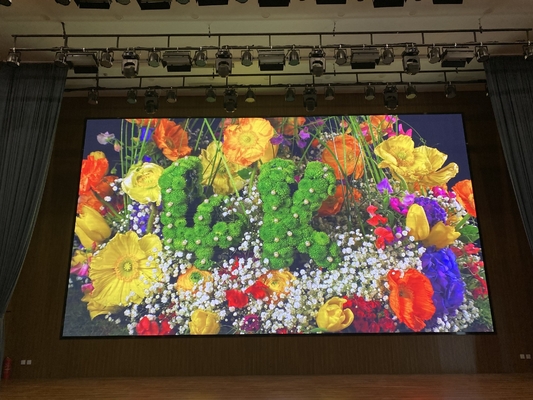 Ahorro energético en interiores con pantalla LED a todo color p3.91 con ajuste automático de brillo y ángulo de visión horizontal de 120 grados