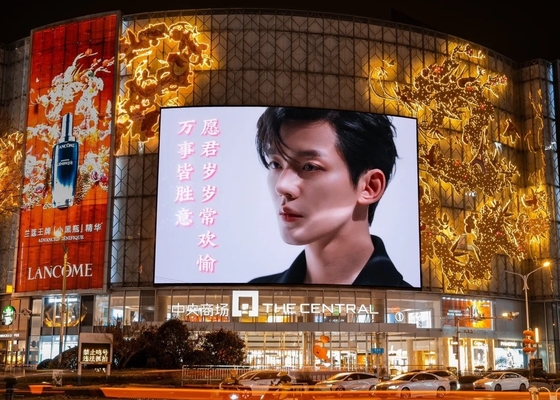 Desbloquee el potencial de su publicidad con la capacidad de color de las vallas publicitarias LED de color completo y LED Parámetro R 625-630nm
