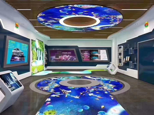 Pantalla LED a todo color interior con un consumo máximo de energía de 680 W/m2 y un consumo medio de energía de 300 W/m2