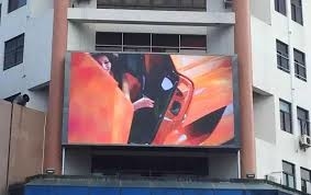 Pantalla LED flexible a todo color para publicidad del grupo de película suave P2.5, píxel de 4 mm, gabinete de acero curvo