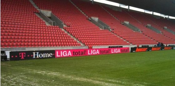 Estadio de alta resolución pantalla de aluminio fundido a presión LED a todo color, 7500cd / m2 pantalla de video de alta definición