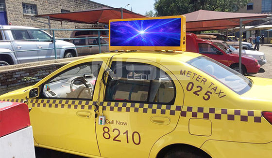 Display de señales LED de automóvil con resolución de pantalla de 192*64 puntos para control asíncrono y modo de conducción de 96*32 cm