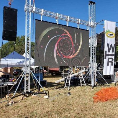 438Watt/m2 Promedio de consumo Display LED de alquiler con panel de 500*500mm Tamaño y dimensión del gabinete