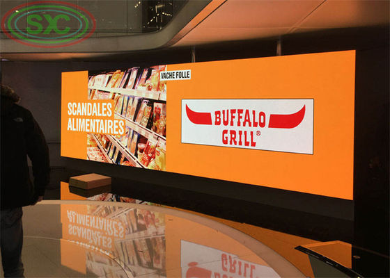 Pantalla LED a color para interiores con LEDs SMD 2121 3 en 1 que proporciona imágenes y rendimiento vívidos en diversos entornos interiores