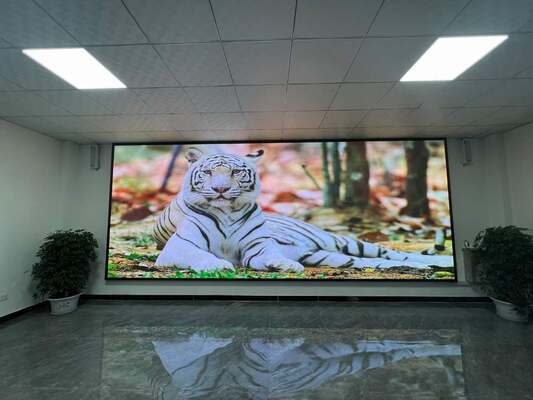 Pantalla LED a color para interiores de 576x576mm con paso de píxel de 3mm y configuración 1R1G1B para una excelente precisión del color