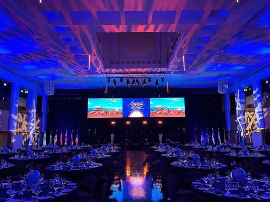 Buen precio Pantallas LED de escenario pantalla de fondo LED flexible con alta frecuencia de actualización y diseño impermeable perfecto para eventos de escenario al aire libre y alquiler en línea