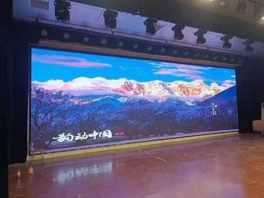 Pantalla LED a todo color para interiores equipada con paneles moldeados por inyección de alta precisión y sistema de calibración radiante profesional